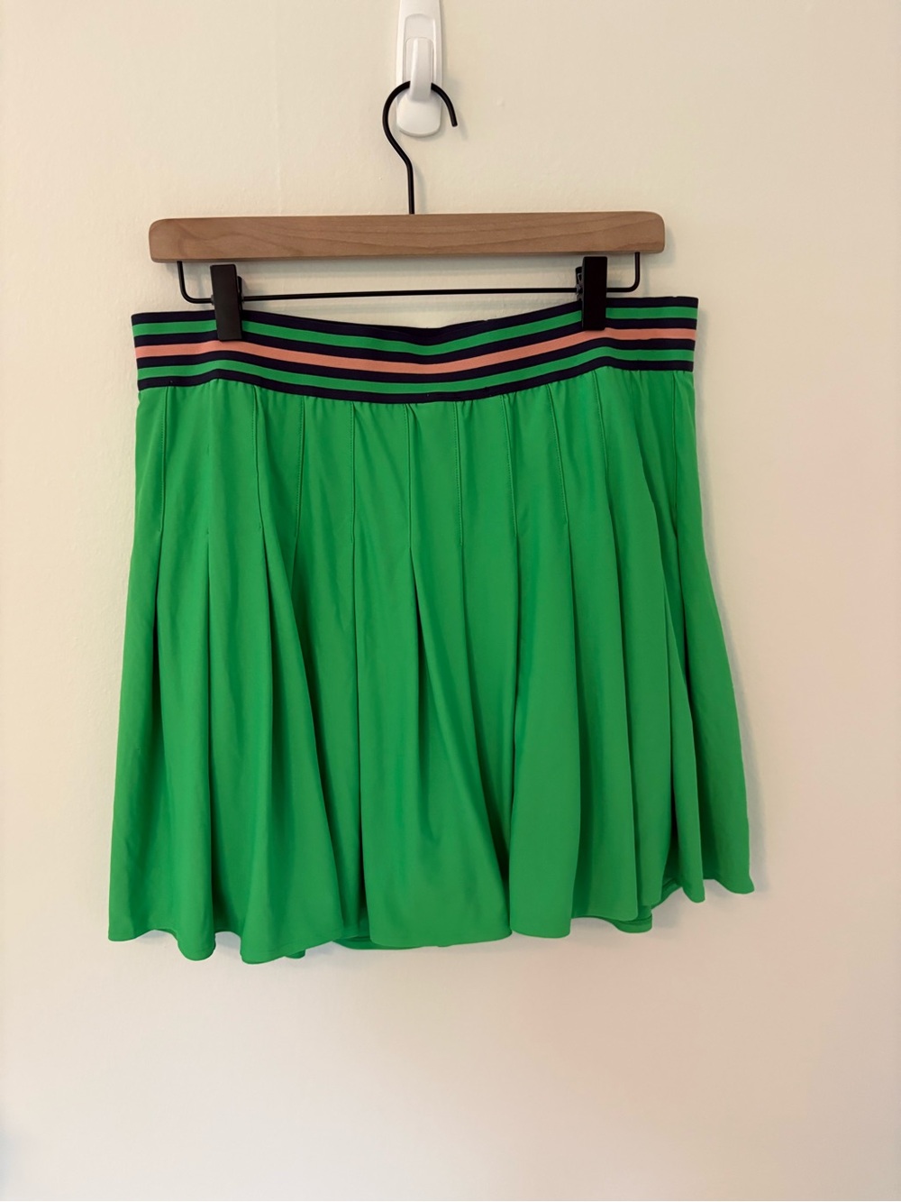 LIVI Green athletic Pleated Skirt with Striped Waistband size 14/16